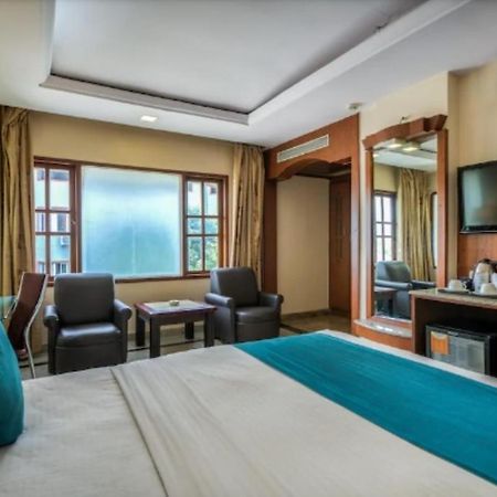 Golden Metro Hotel Bangalore Bagian luar foto