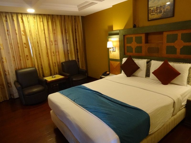 Golden Metro Hotel Bangalore Bagian luar foto