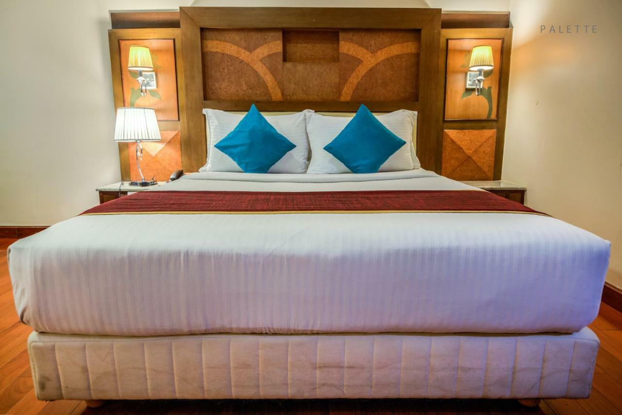 Golden Metro Hotel Bangalore Bagian luar foto