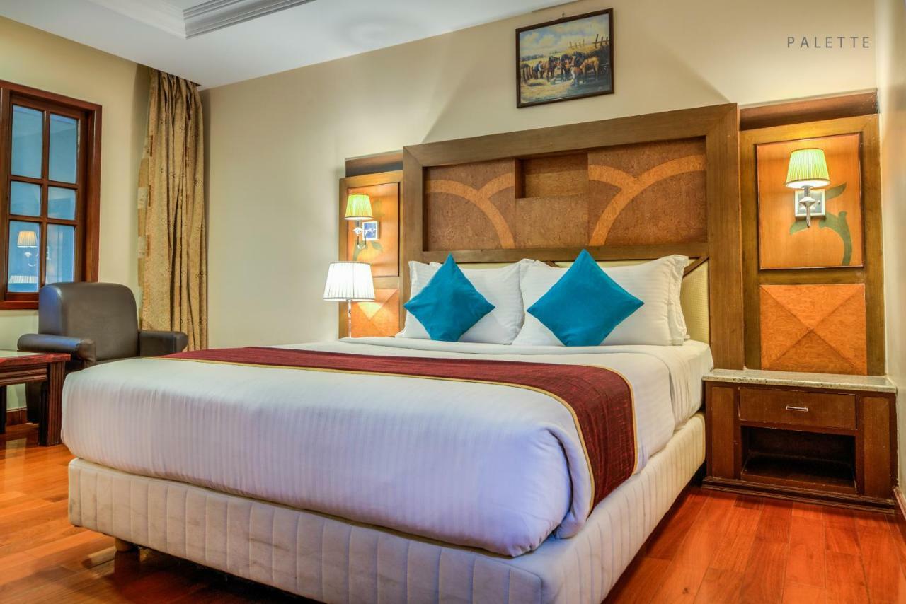 Golden Metro Hotel Bangalore Bagian luar foto